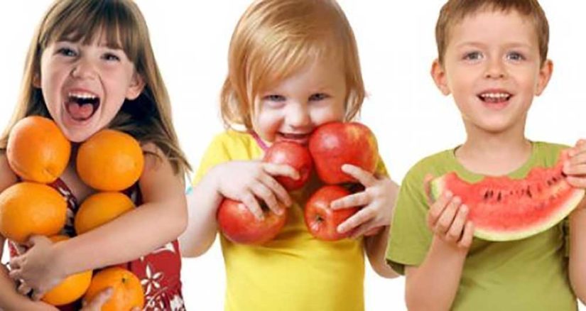 از چه زمانی به کودکان میوه بدهیم؟
