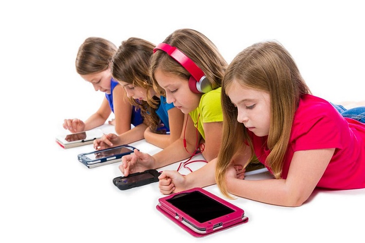استفاده بیش از حد کودکان از تبلت و موبایل و لپ تاپ+قصه صوتی